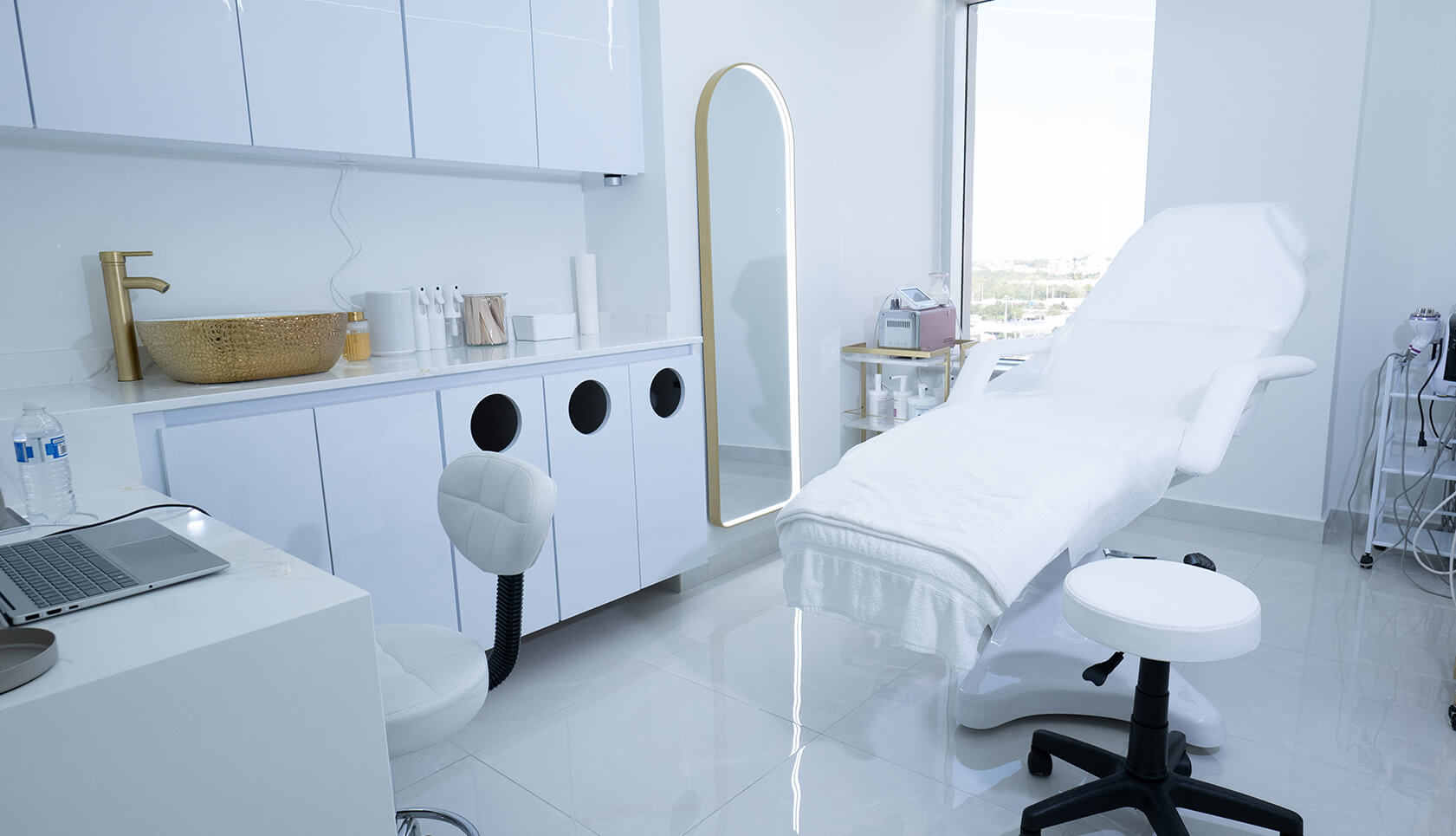Alora Aesthetic Clinic - Enero 20232